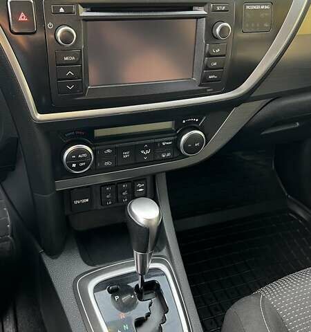 Білий Тойота Ауріс, об'ємом двигуна 1.6 л та пробігом 98 тис. км за 12300 $, фото 15 на Automoto.ua