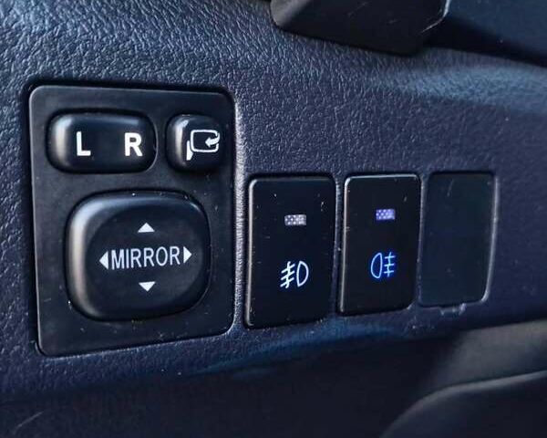 Белый Тойота Аурис, объемом двигателя 1.8 л и пробегом 210 тыс. км за 8950 $, фото 8 на Automoto.ua