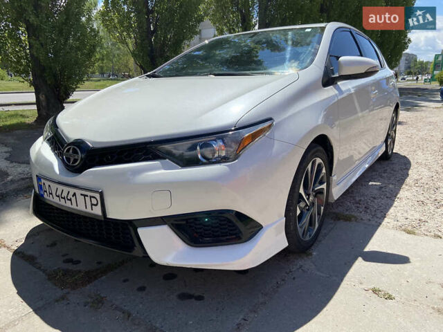 Белый Тойота Аурис, объемом двигателя 1.8 л и пробегом 95 тыс. км за 12000 $, фото 3 на Automoto.ua