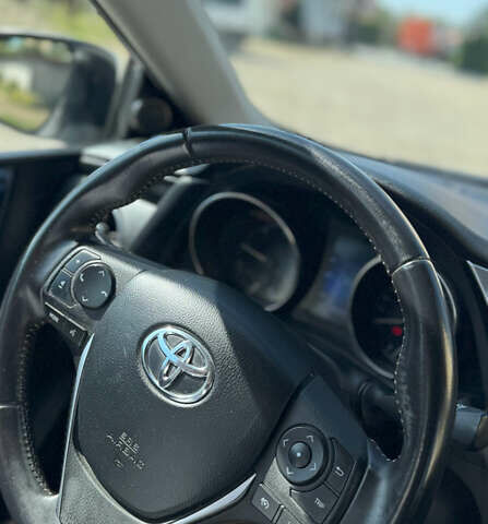 Білий Тойота Ауріс, об'ємом двигуна 1.6 л та пробігом 151 тис. км за 10500 $, фото 14 на Automoto.ua