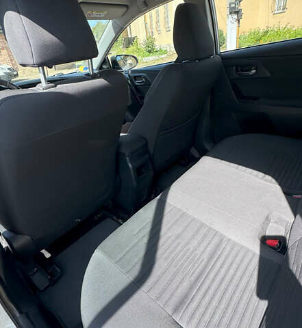 Білий Тойота Ауріс, об'ємом двигуна 1.6 л та пробігом 151 тис. км за 10500 $, фото 15 на Automoto.ua