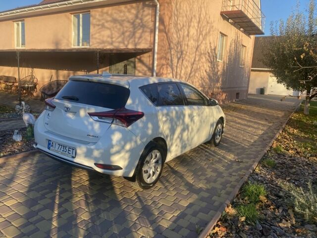 Білий Тойота Ауріс, об'ємом двигуна 1.6 л та пробігом 159 тис. км за 15000 $, фото 2 на Automoto.ua