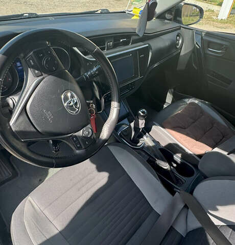 Білий Тойота Ауріс, об'ємом двигуна 1.6 л та пробігом 151 тис. км за 10500 $, фото 11 на Automoto.ua