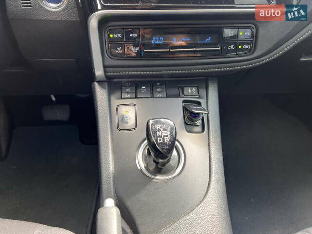 Белый Тойота Аурис, объемом двигателя 1.8 л и пробегом 250 тыс. км за 12300 $, фото 14 на Automoto.ua