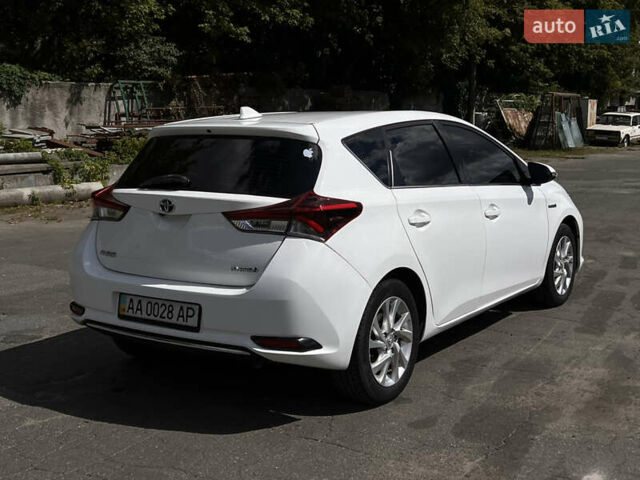 Белый Тойота Аурис, объемом двигателя 1.8 л и пробегом 250 тыс. км за 12300 $, фото 6 на Automoto.ua