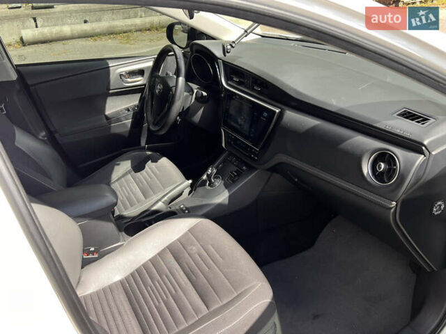 Белый Тойота Аурис, объемом двигателя 1.8 л и пробегом 250 тыс. км за 12300 $, фото 8 на Automoto.ua