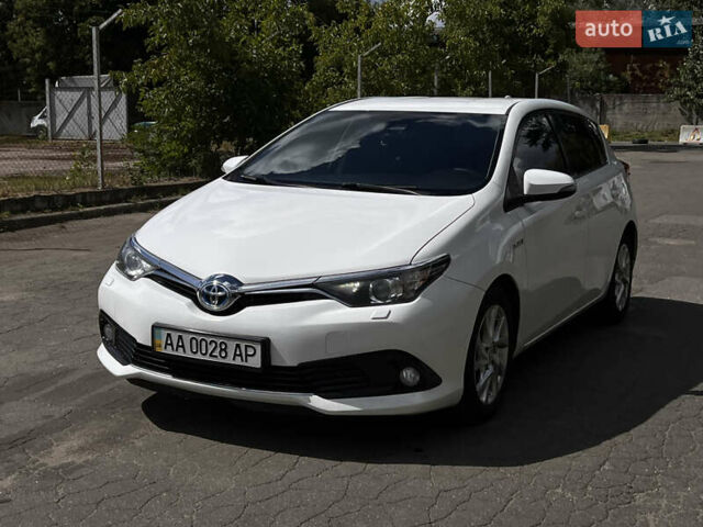 Белый Тойота Аурис, объемом двигателя 1.8 л и пробегом 250 тыс. км за 12300 $, фото 2 на Automoto.ua