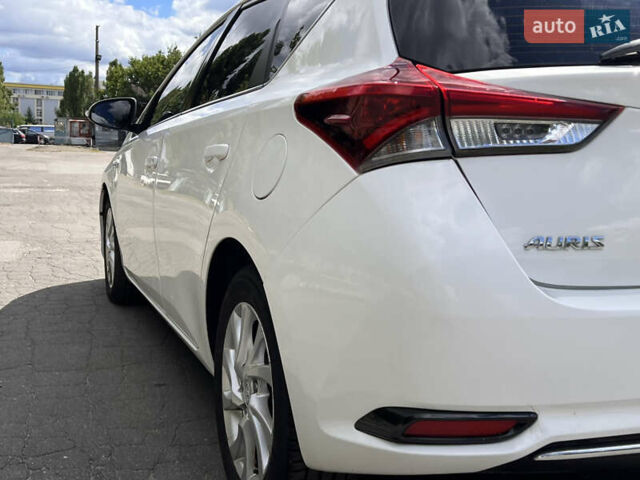 Белый Тойота Аурис, объемом двигателя 1.8 л и пробегом 250 тыс. км за 12300 $, фото 20 на Automoto.ua