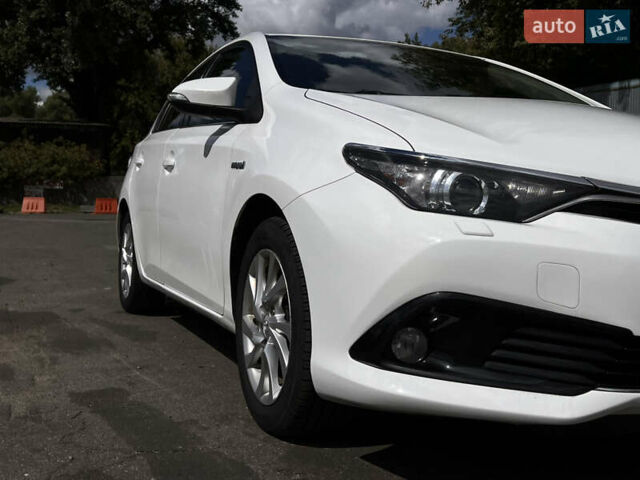 Белый Тойота Аурис, объемом двигателя 1.8 л и пробегом 250 тыс. км за 12300 $, фото 18 на Automoto.ua