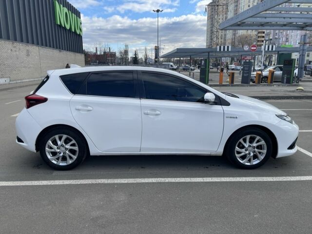 Белый Тойота Аурис, объемом двигателя 1.8 л и пробегом 203 тыс. км за 12500 $, фото 3 на Automoto.ua