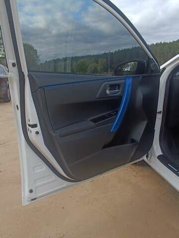 Белый Тойота Аурис, объемом двигателя 1.3 л и пробегом 215 тыс. км за 7800 $, фото 7 на Automoto.ua