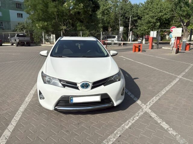 Белый Тойота Аурис, объемом двигателя 1.8 л и пробегом 249 тыс. км за 11800 $, фото 6 на Automoto.ua