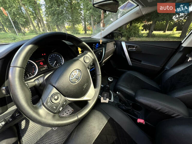 Белый Тойота Аурис, объемом двигателя 2.04 л и пробегом 220 тыс. км за 10500 $, фото 8 на Automoto.ua