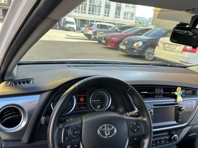 Белый Тойота Аурис, объемом двигателя 1.8 л и пробегом 138 тыс. км за 12500 $, фото 6 на Automoto.ua