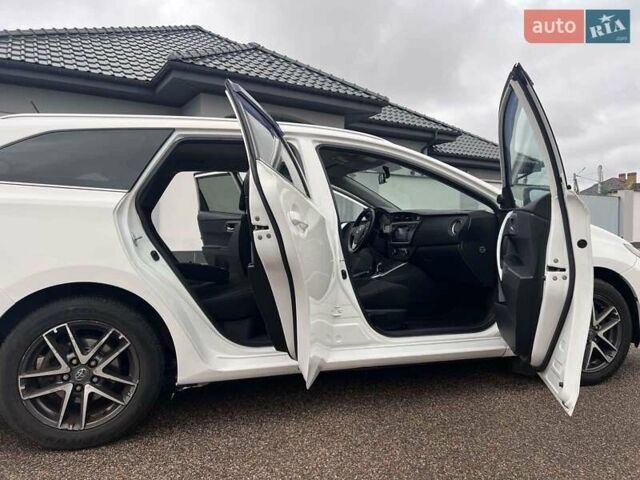 Білий Тойота Ауріс, об'ємом двигуна 1.8 л та пробігом 145 тис. км за 10900 $, фото 10 на Automoto.ua