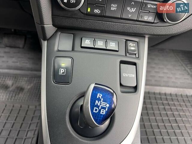 Білий Тойота Ауріс, об'ємом двигуна 1.8 л та пробігом 145 тис. км за 10900 $, фото 21 на Automoto.ua