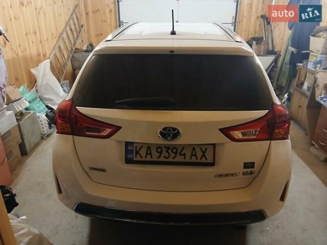 Білий Тойота Ауріс, об'ємом двигуна 1.8 л та пробігом 147 тис. км за 14000 $, фото 1 на Automoto.ua