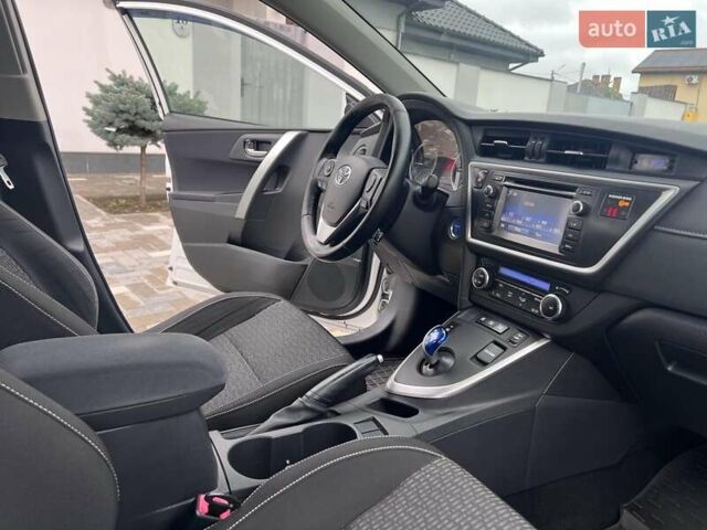 Білий Тойота Ауріс, об'ємом двигуна 1.8 л та пробігом 145 тис. км за 10900 $, фото 11 на Automoto.ua