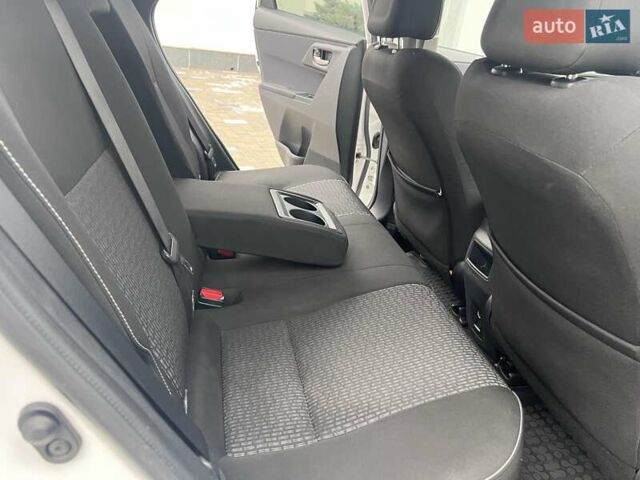 Білий Тойота Ауріс, об'ємом двигуна 1.8 л та пробігом 145 тис. км за 10900 $, фото 13 на Automoto.ua