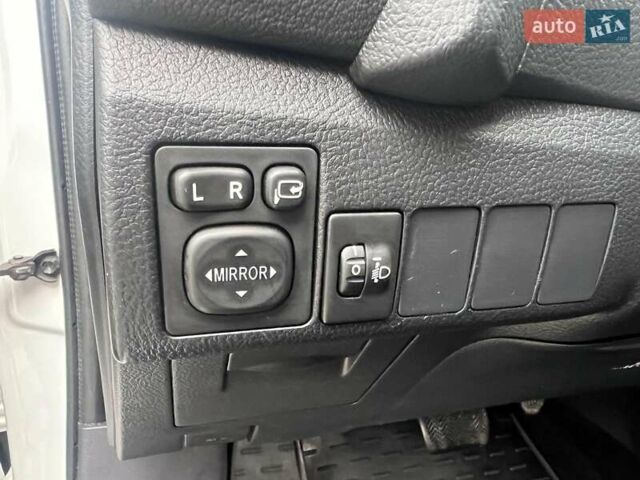 Білий Тойота Ауріс, об'ємом двигуна 1.8 л та пробігом 145 тис. км за 10900 $, фото 19 на Automoto.ua