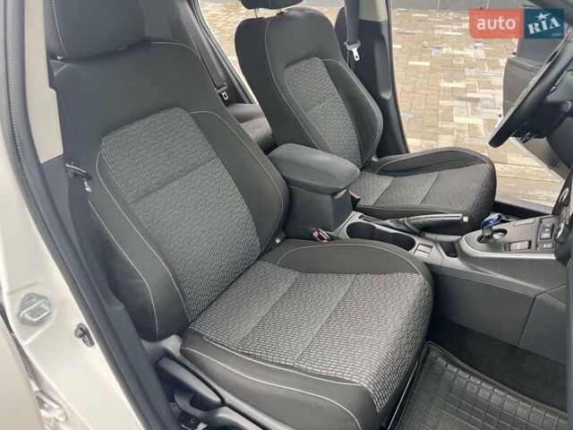 Білий Тойота Ауріс, об'ємом двигуна 1.8 л та пробігом 145 тис. км за 10900 $, фото 12 на Automoto.ua