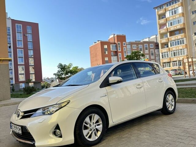 Белый Тойота Аурис, объемом двигателя 1.8 л и пробегом 138 тыс. км за 12500 $, фото 1 на Automoto.ua