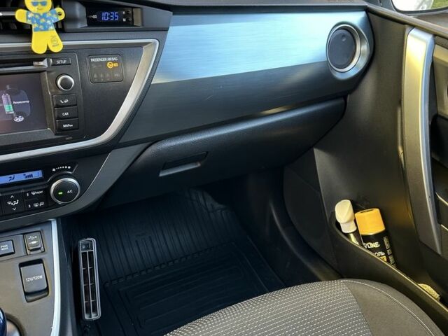 Белый Тойота Аурис, объемом двигателя 1.8 л и пробегом 138 тыс. км за 12500 $, фото 10 на Automoto.ua