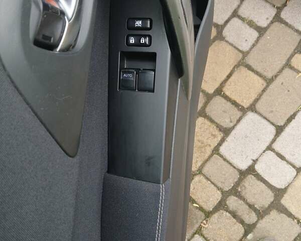 Білий Тойота Ауріс, об'ємом двигуна 1.8 л та пробігом 147 тис. км за 14000 $, фото 23 на Automoto.ua