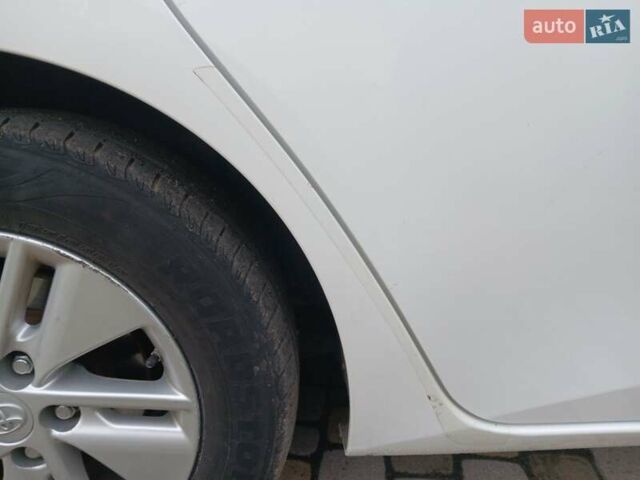Білий Тойота Ауріс, об'ємом двигуна 1.8 л та пробігом 147 тис. км за 14000 $, фото 24 на Automoto.ua