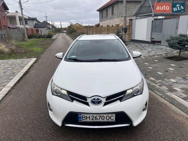 Білий Тойота Ауріс, об'ємом двигуна 1.8 л та пробігом 145 тис. км за 10900 $, фото 1 на Automoto.ua