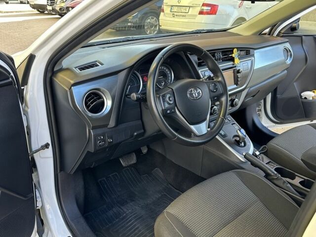 Белый Тойота Аурис, объемом двигателя 1.8 л и пробегом 138 тыс. км за 12500 $, фото 4 на Automoto.ua