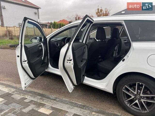 Білий Тойота Ауріс, об'ємом двигуна 1.8 л та пробігом 145 тис. км за 10900 $, фото 16 на Automoto.ua