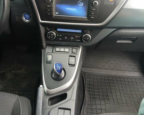 Білий Тойота Ауріс, об'ємом двигуна 1.8 л та пробігом 147 тис. км за 14000 $, фото 8 на Automoto.ua