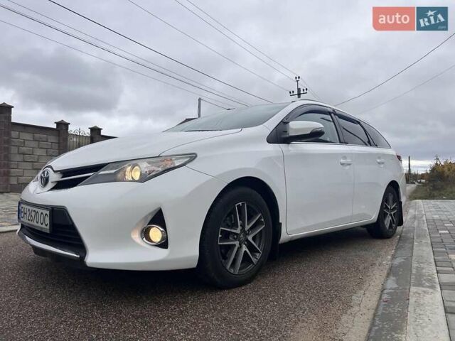 Білий Тойота Ауріс, об'ємом двигуна 1.8 л та пробігом 145 тис. км за 10900 $, фото 7 на Automoto.ua