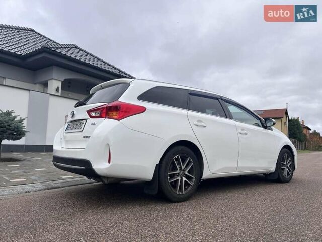 Білий Тойота Ауріс, об'ємом двигуна 1.8 л та пробігом 145 тис. км за 10900 $, фото 6 на Automoto.ua