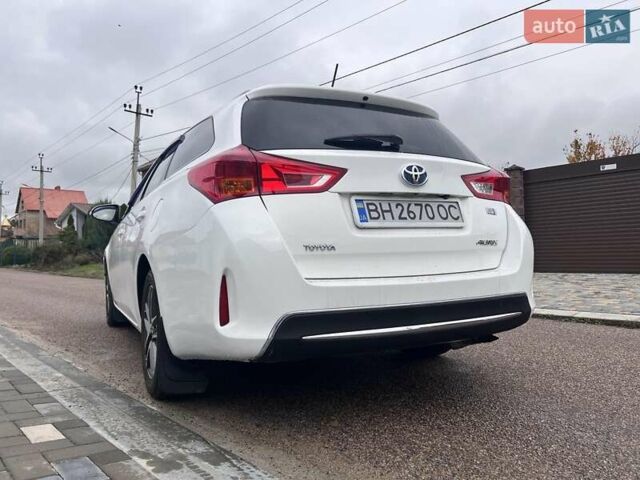 Білий Тойота Ауріс, об'ємом двигуна 1.8 л та пробігом 145 тис. км за 10900 $, фото 2 на Automoto.ua