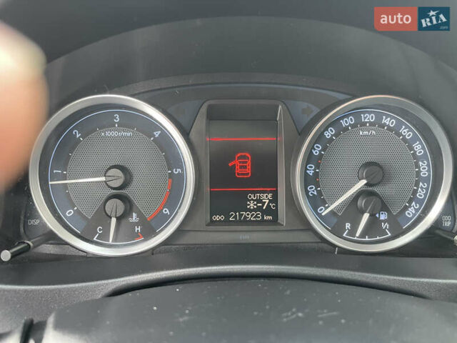 Білий Тойота Ауріс, об'ємом двигуна 2 л та пробігом 220 тис. км за 10950 $, фото 2 на Automoto.ua