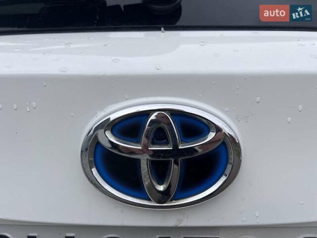 Білий Тойота Ауріс, об'ємом двигуна 1.8 л та пробігом 145 тис. км за 10900 $, фото 9 на Automoto.ua