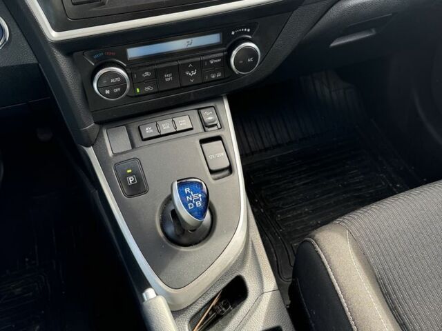 Белый Тойота Аурис, объемом двигателя 1.8 л и пробегом 158 тыс. км за 14000 $, фото 7 на Automoto.ua