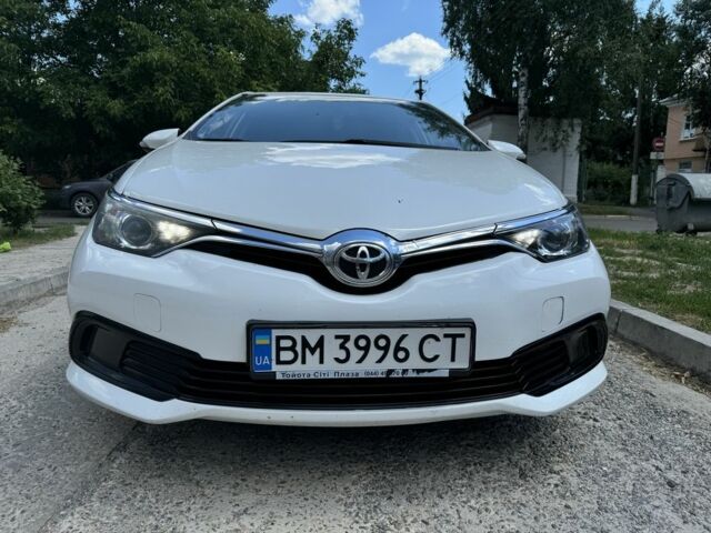 Белый Тойота Аурис, объемом двигателя 1.6 л и пробегом 148 тыс. км за 9000 $, фото 3 на Automoto.ua