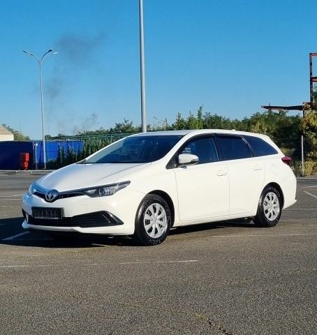 Белый Тойота Аурис, объемом двигателя 0 л и пробегом 256 тыс. км за 10700 $, фото 1 на Automoto.ua