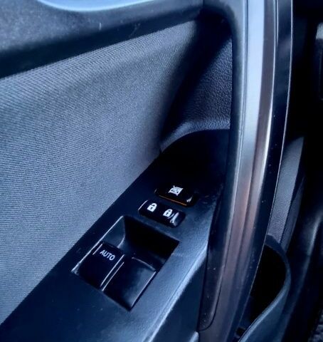 Белый Тойота Аурис, объемом двигателя 0 л и пробегом 256 тыс. км за 10700 $, фото 16 на Automoto.ua