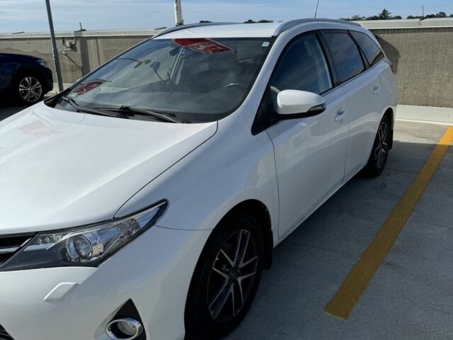 Белый Тойота Аурис, объемом двигателя 1.8 л и пробегом 158 тыс. км за 14000 $, фото 2 на Automoto.ua