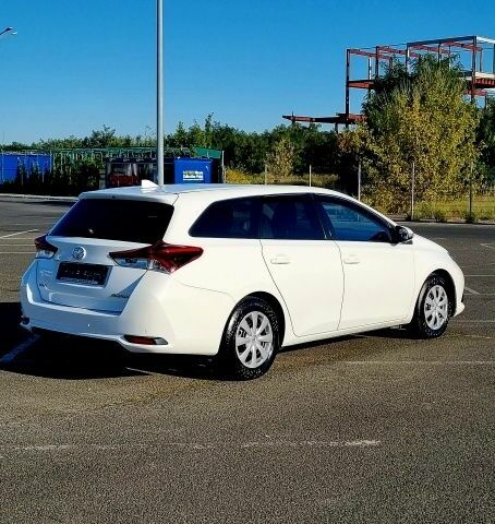 Белый Тойота Аурис, объемом двигателя 0 л и пробегом 256 тыс. км за 10700 $, фото 5 на Automoto.ua