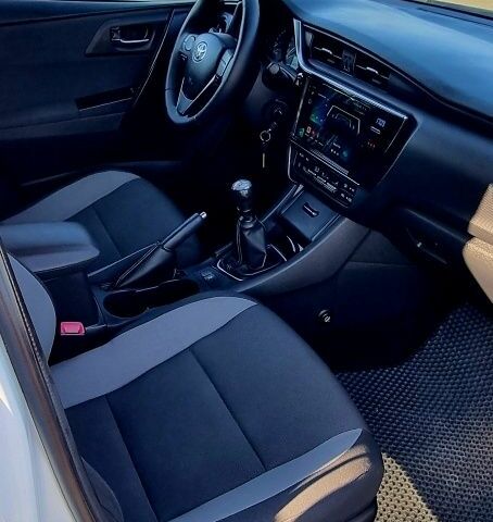 Белый Тойота Аурис, объемом двигателя 0 л и пробегом 256 тыс. км за 10700 $, фото 8 на Automoto.ua