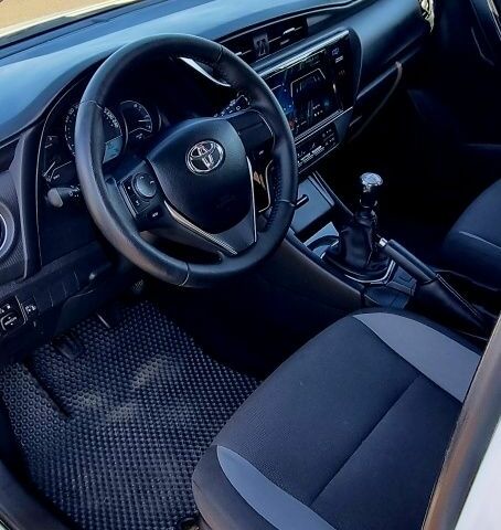 Белый Тойота Аурис, объемом двигателя 0 л и пробегом 256 тыс. км за 10700 $, фото 13 на Automoto.ua