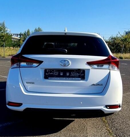 Белый Тойота Аурис, объемом двигателя 0 л и пробегом 256 тыс. км за 10700 $, фото 4 на Automoto.ua