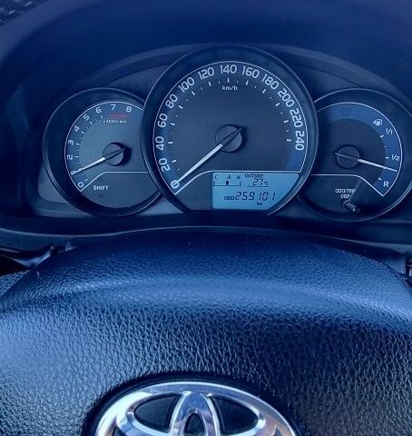 Белый Тойота Аурис, объемом двигателя 0 л и пробегом 256 тыс. км за 10700 $, фото 11 на Automoto.ua