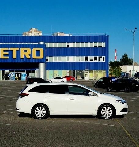 Белый Тойота Аурис, объемом двигателя 0 л и пробегом 256 тыс. км за 10700 $, фото 6 на Automoto.ua