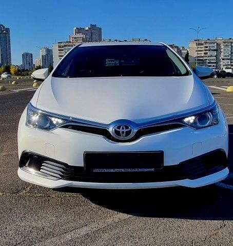 Белый Тойота Аурис, объемом двигателя 0 л и пробегом 256 тыс. км за 10700 $, фото 7 на Automoto.ua